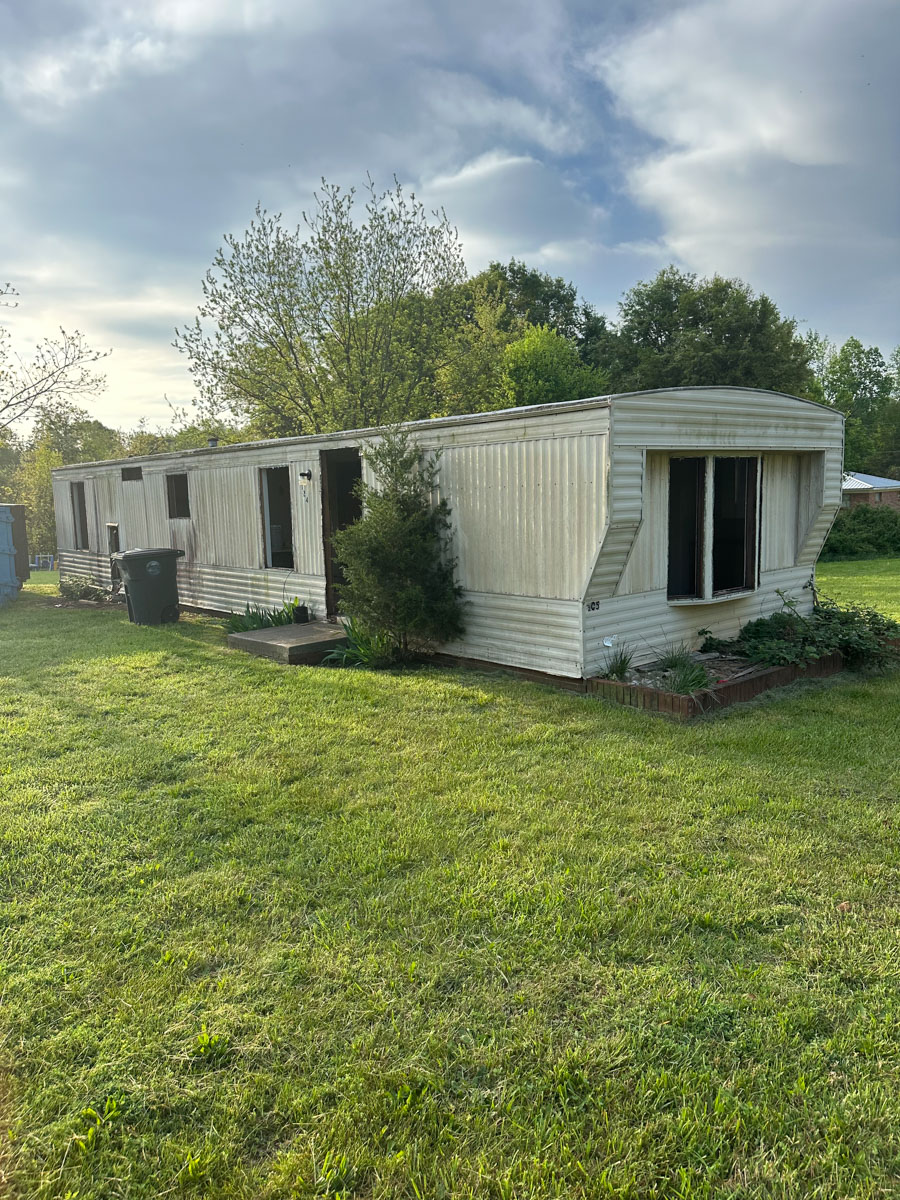 before picture of a mobile home demolished and cleared by the team at Francis Brothers LLC